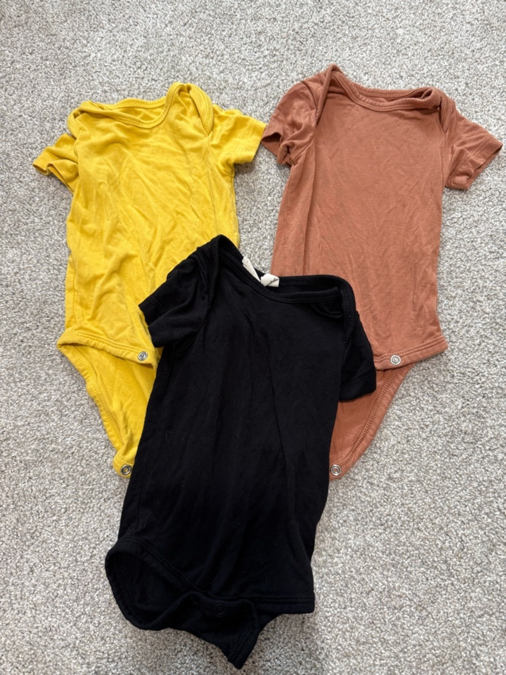 Kyte BABY NB Short-Sleeve Bodysuit Trio - Yellow, Spice, Midnight